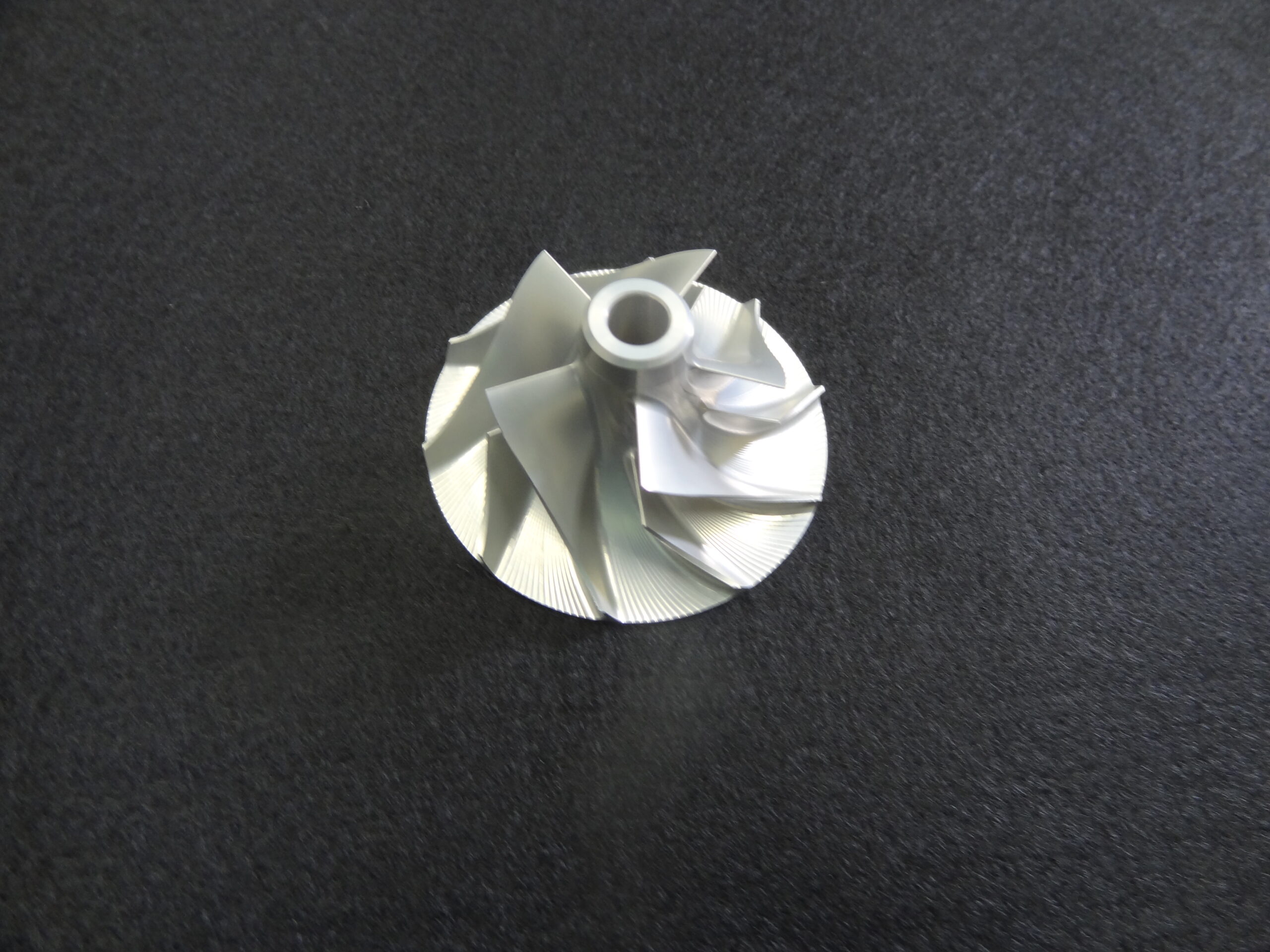 白アルマイトと黒アルマイト処理の違いを解説 | アルミ表面処理